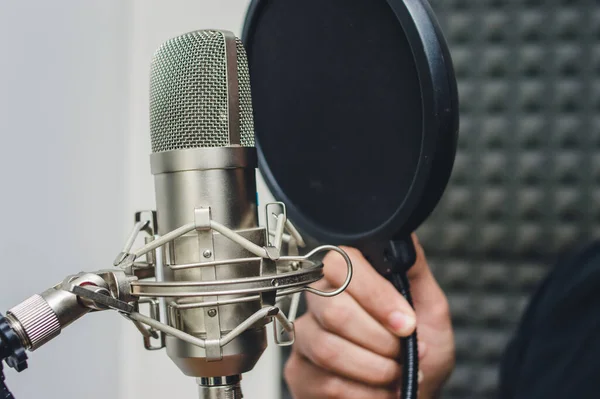 Close Condenser Microphone Professional Studio Blurred Male Hand Adjusting Filter — Stock Photo, Image