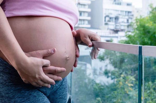 Close Belly Pregnant Caucasian Woman Hands Touching Her Standing Balcony — ストック写真