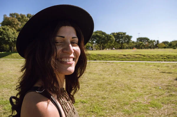 Young Latin Caucasian Woman Looking Camera Profile Wearing Black Hat — Stock Fotó