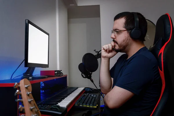 Caucasian Latino Music Engineer Man Headphones Glasses One Hand His — Fotografia de Stock