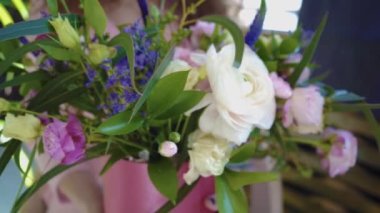 Sevdiğin için bir buket taze çiçek.