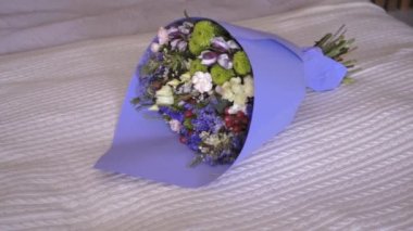 Sevdiğin için bir buket taze çiçek.