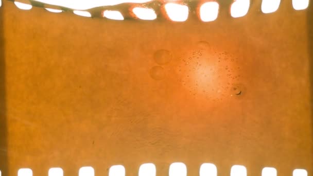 古いフィルムがフレームの中で溶け — ストック動画