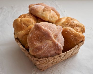 Lezzetli geleneksel Meksika ekmeği Ölüler gününü kutlamak için