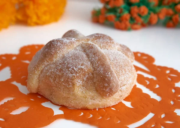 Lezzetli geleneksel Meksika ekmeği Ölüler gününü kutlamak için