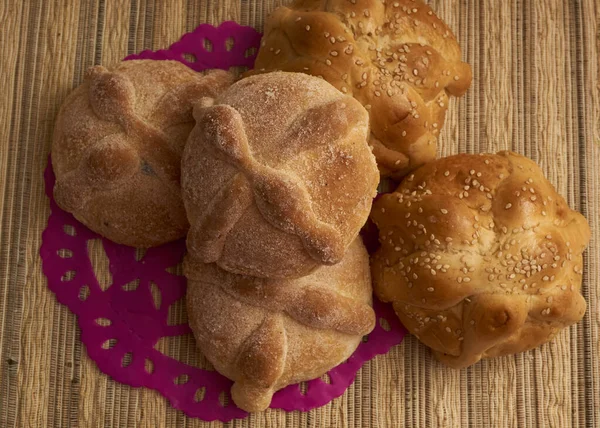 Läckra Traditionella Mexikanska Bröd För Att Fira Dagen För Döda — Stockfoto