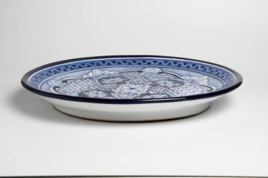 Mavi süslemeli Meksika talavera tabağı