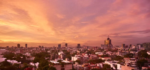 Mexico City 'nin ufuk çizgisi, güzel gün doğumu