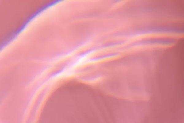 Pembe arka planda güneş kırılması çok güzel bir etki yaratıyor. Nedensel doku