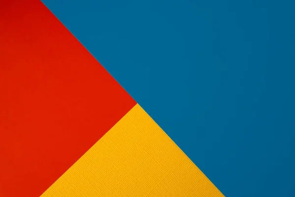 Soyut geometrik kağıt arka plan. Kırmızı, mavi ve turuncu sarı renkler. 