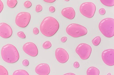 Pembe boyalı jöle ya da serum beyaz arka plan izole edilmiş. Soyut arkaplan deseni