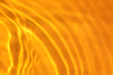 Sudaki dairelerin dokusu. Turuncu arkaplanda sıvı damlaları