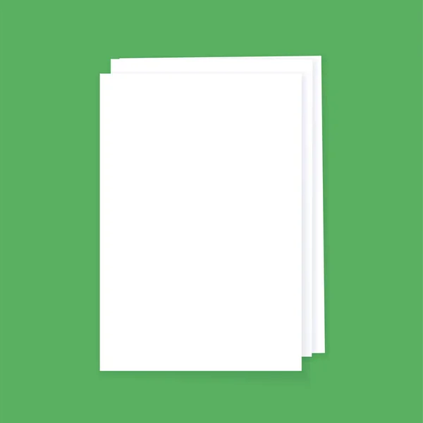 空のページ ドキュメントの現実的な山のモックアップ 空の文字のきれいなスタック ビジネス オフィス 教育のためのホワイトシート 緑の背景に影 テンプレートフラットベクトルイラスト — ストックベクタ