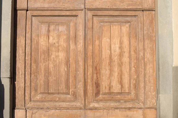 Zamknij Duże Drewniane Drzwi — Zdjęcie stockowe
