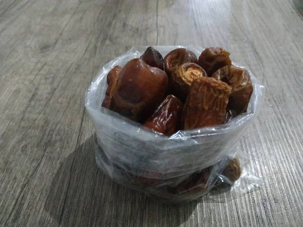 Tahta bir kasede tarihler