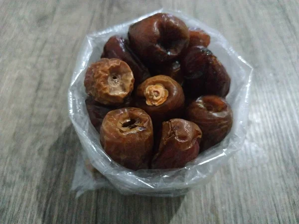 Tahtada güzel hurma ağaçları.