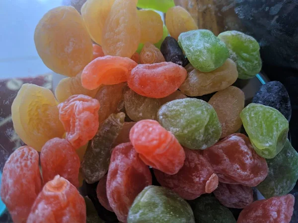 Kavanozda renkli şekerleme