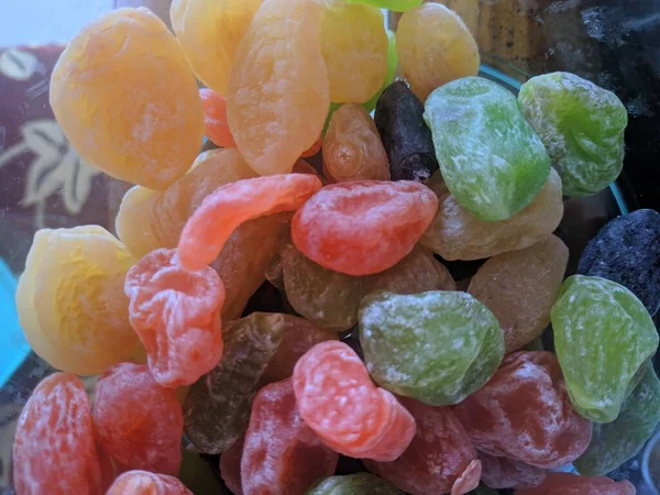 Kavanozda renkli şekerleme