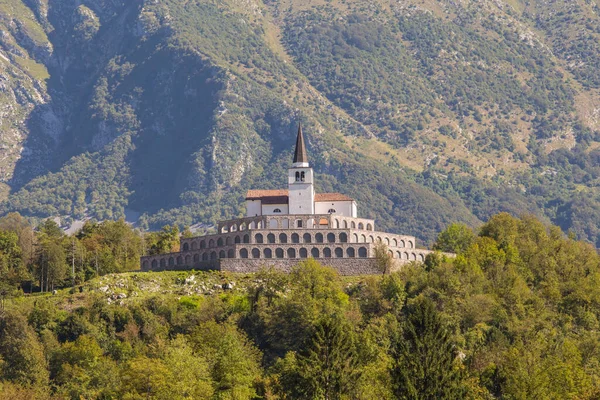 Birinci Dünya Savaşı Anıtı Kobarid 'de (Caporetto)