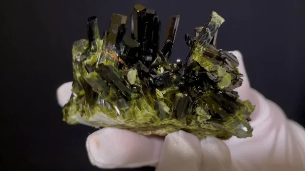 Vesuvianus Una Piedra Cristal Macromineral Sobre Fondo Negro —  Fotos de Stock