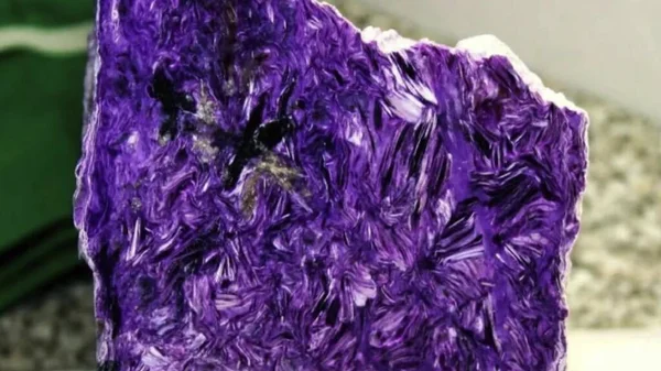 Makromineralische Oberfläche Aus Kristallstein Violetter Kristall Aus Amethyst Quarz — Stockfoto