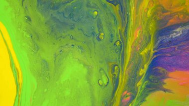 Mavi turuncu sarı soyut arkaplan. Tasarım için fotokopi alanı olan renkli bir arkaplan. Renkler sıvıya batırıldı ve hareket halinde fotoğraflandı. soyut kompozisyon