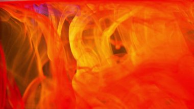 Sudaki renk patlamasının turuncu-kırmızı animasyonu. Başlangıçta hızlanma ile yavaş çekim