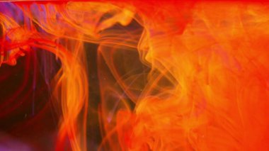 Sudaki renk patlamasının turuncu-kırmızı animasyonu. Başlangıçta hızlanma ile yavaş çekim