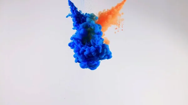 Een Explosie Van Gekleurde Verven Water Een Witte Achtergrond — Stockfoto