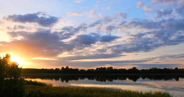 Sunset River Bank Natural Landscape Reflection Blue Sky Yellow Sunlight — Stock Photo, Image