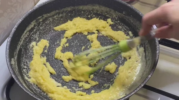 Mélanger Beurre Fondu Crème Sure Dans Une Poêle Sur Cuisinière — Photo