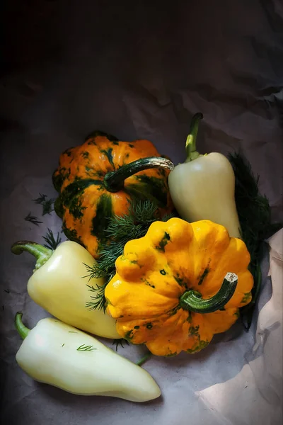 Verduras Maduras Papel Regalo Pimienta Calabaza Eneldo Como Ingredientes Para —  Fotos de Stock