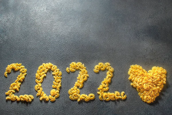 Yeni yıl, 2022 numara makarnadan hazırlandı. Yüksek kalite fotoğraf