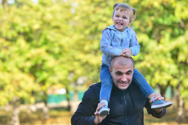 Bekar ebeveynlik kavramı, bekar baba.