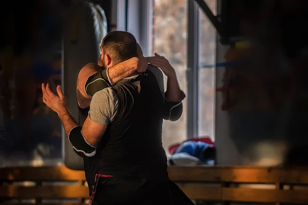 Profesyonel antrenman sporcuları, boksörler.