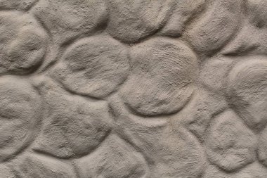 Duvarın gri alçısında büyük ölçekli bir kalıp var. Yakın çekim ile sabitlenmiş.