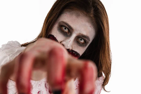 Закройте Глаза Зомби Женщина Держась Руки Красная Черная Кровь Рот — стоковое фото