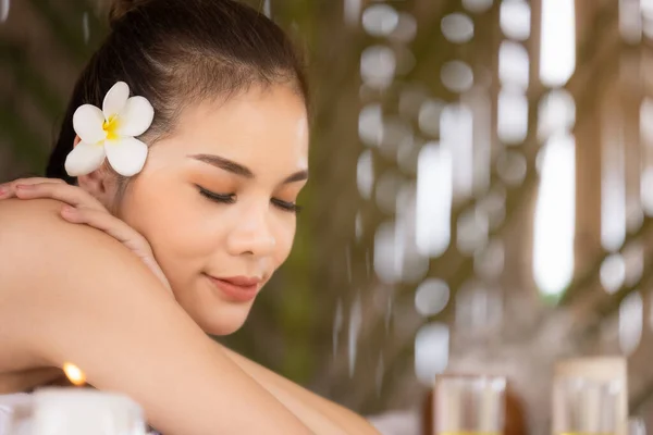 Beautiful Young Asian Girl Resting Relaxing Oil Massage Spa Resort — Stock Photo, Image