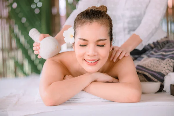 Beautiful Young Asian Woman Sleep Relaxing Spa Massage Salon Close — Stock Photo, Image