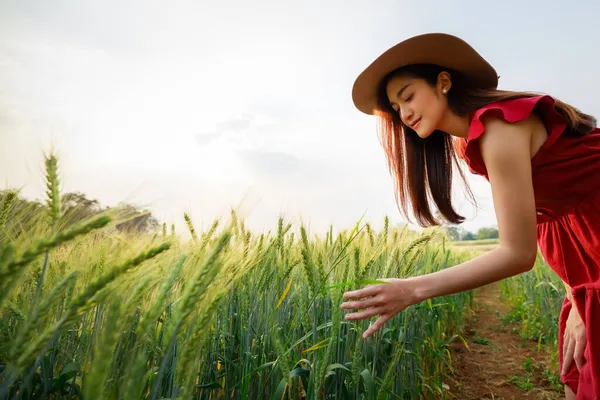 Happy Travelling Ecotourism Concept Young Asian Beautiful Woman Wearing Red — Stock Photo, Image