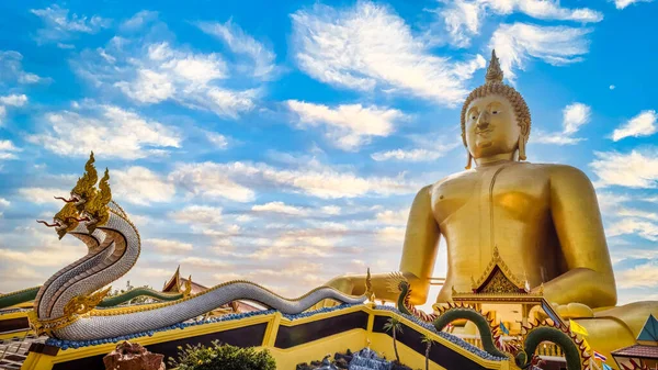 Stora Gyllene Buddha Statyer Med Orm Framsidan Ang String Thailand — Stockfoto