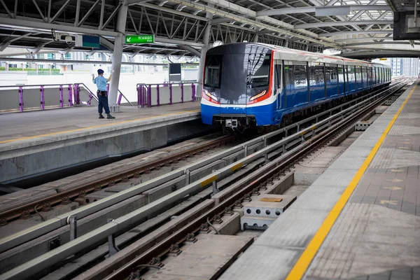 Bts Elektrisk Tåg Och Säkerhet Tillbaka Håller Hand Stationen Thailand — Stockfoto