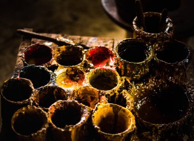 Eski sanat tarzını yumuşak odak arkaplanına renklendirebilir