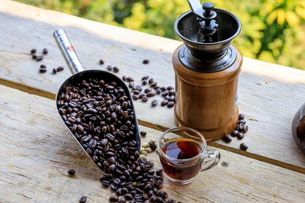 Ursprungliga Process Kaffe Dryck Träbordet — Stockfoto
