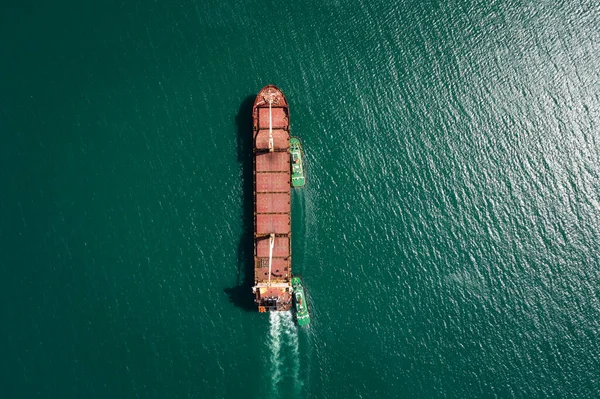 Aerial Top View Tugboat Pulling Red Oil Ship Shipyard Dry — Φωτογραφία Αρχείου