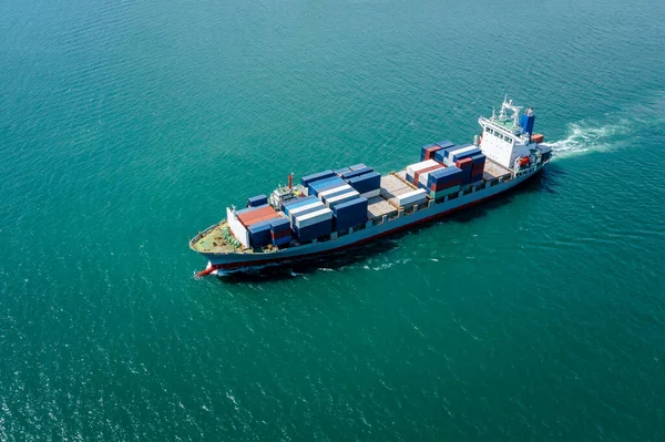 Повітряний Вид Спереду Контейнерний Корабель Повна Швидкість Зеленому Морі Бізнес — стокове фото