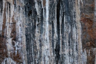 Kra bi Tayland adasındaki kaya uçurumunun doku detayları.