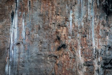 Kra bi Tayland adasındaki kaya uçurumunun doku detayları.