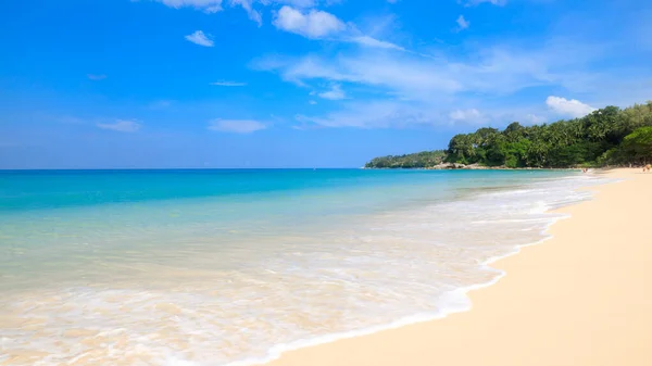 泰国普吉海滩 热带海和蓝天背景 — 图库照片