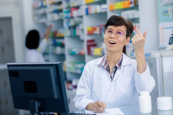 Asiático Mulheres Idoso Farmacêutico Ela Foi Muito Feliz Mesmo Que — Fotografia de Stock